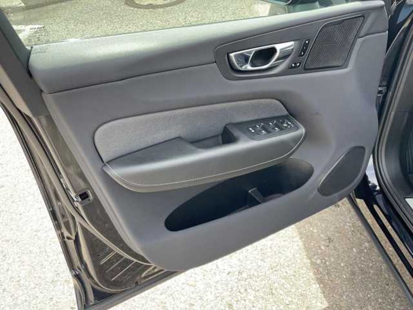 Volvo  XC 60 R Design Recharge Plug-In Hybrid AWD Bluetooth Navi LED Klima Einparkhilfe